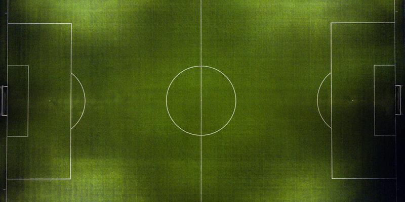 电视直播信号塔与足球比赛转播画面 - 官方电视直播平台